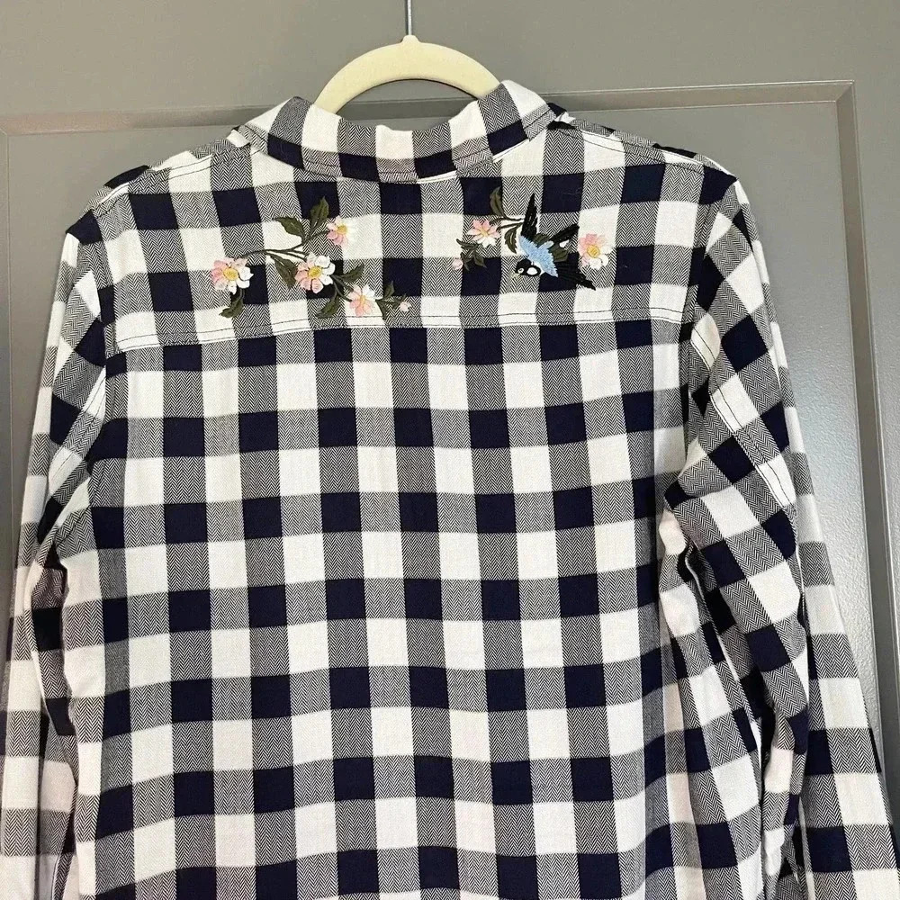 Cupcakes And Cashmere Check Floral Embroidery Collared Button Down Shirt Small - Picture 6 of 11